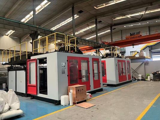 Durable Multi-Layer Capability Plastic Bottle Blow Molding Machine with 200 KN Clamping Force and Water Cooling System